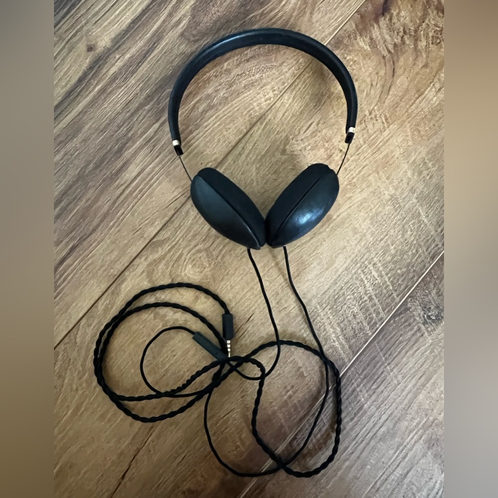 Molami Plica Gold and black leather headphones